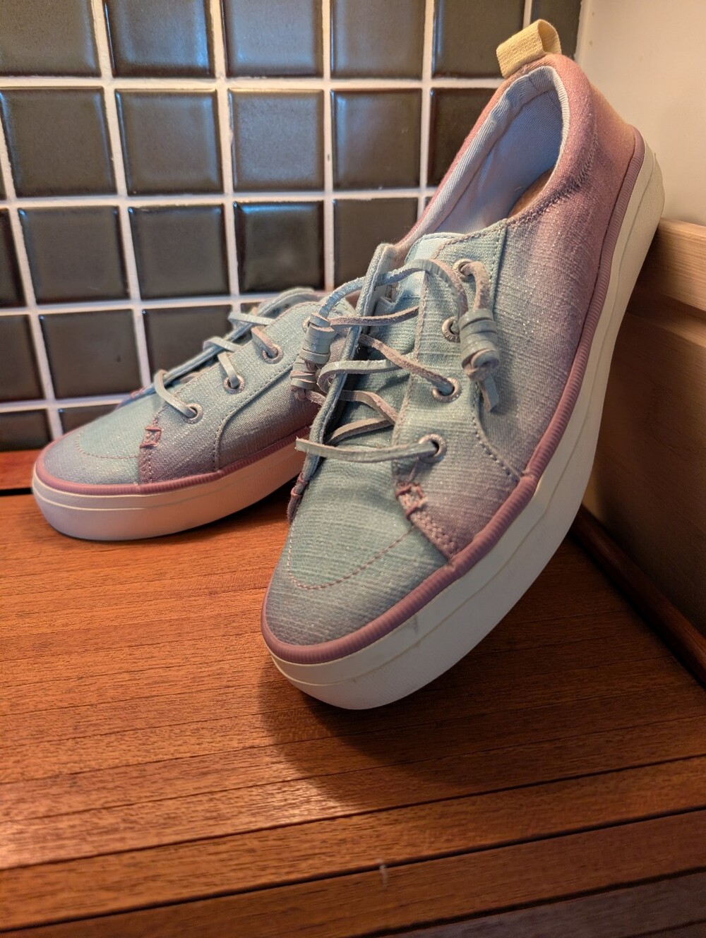 NWOT Sperry Crest Vibe Shimmer Fade Sneaker,7